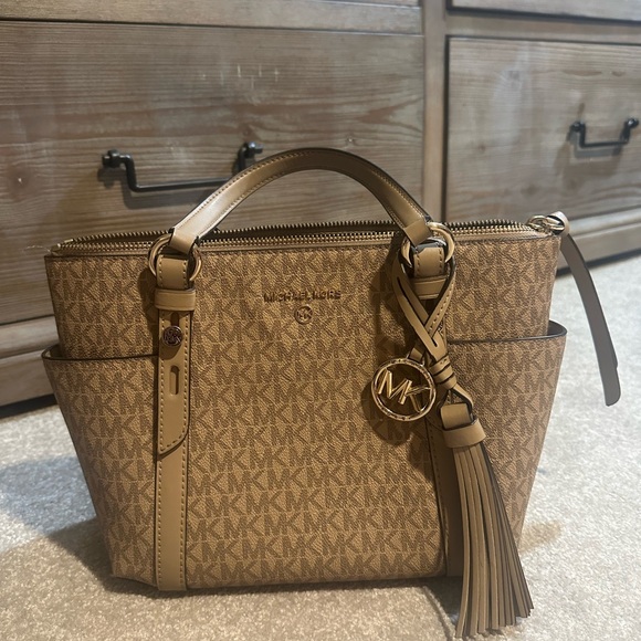 Michael Kors Tote Sullivan Signature Convertible Top Zip Handbag Beige, Used - Picture 3 of 7